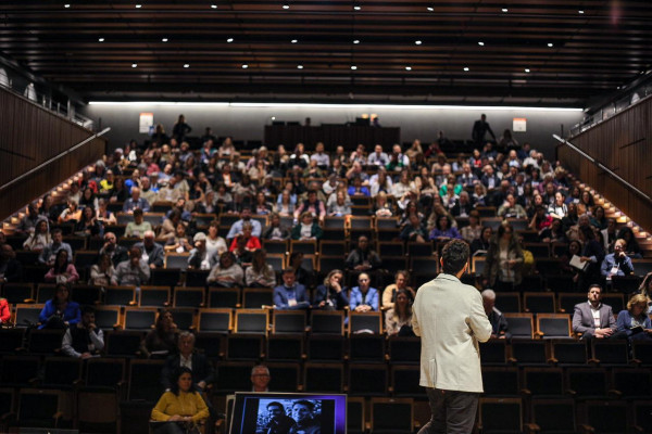Inovação, tecnologia e humanidades em discussão no Seminário para Diretores